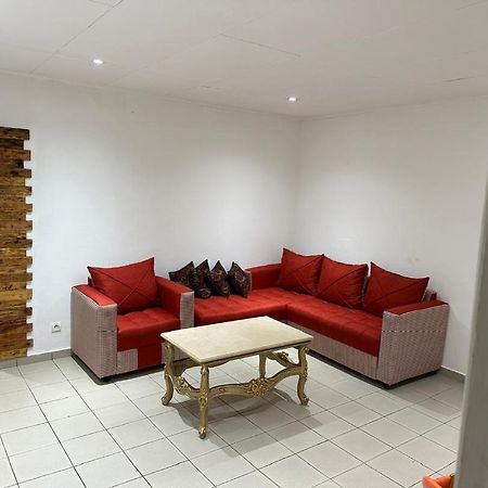 Iris Room Либревиль Экстерьер фото