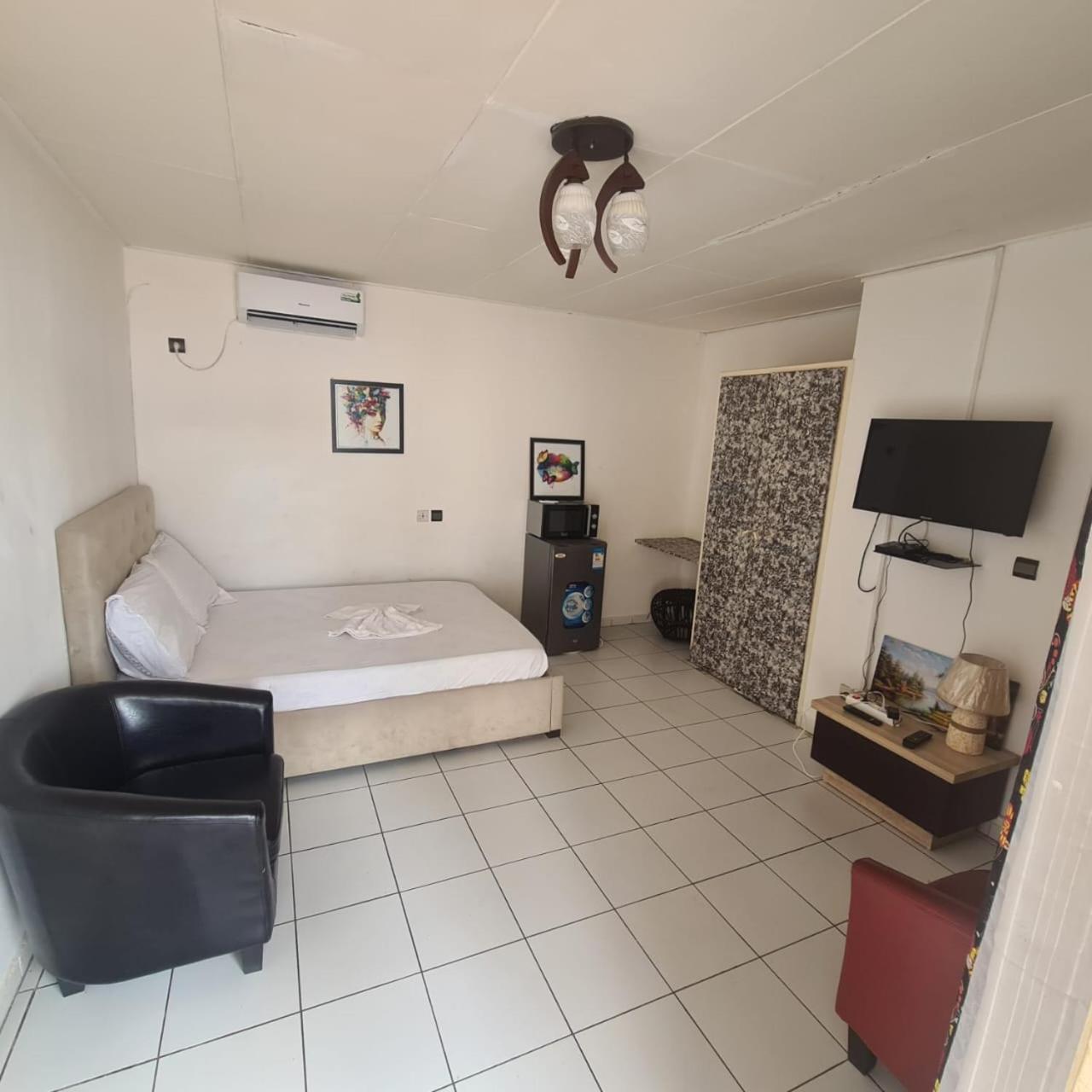 Iris Room Либревиль Экстерьер фото